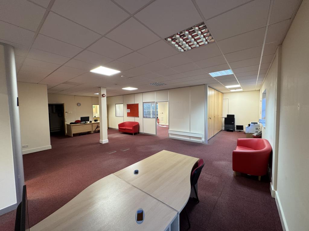 Lot: 49 - PAIR OF MODERN PURPOSE BUILT OFFICE UNITS TOTALLING 321 SQ.M WITH SCOPE FOR SUBDIVISION - Reception Area